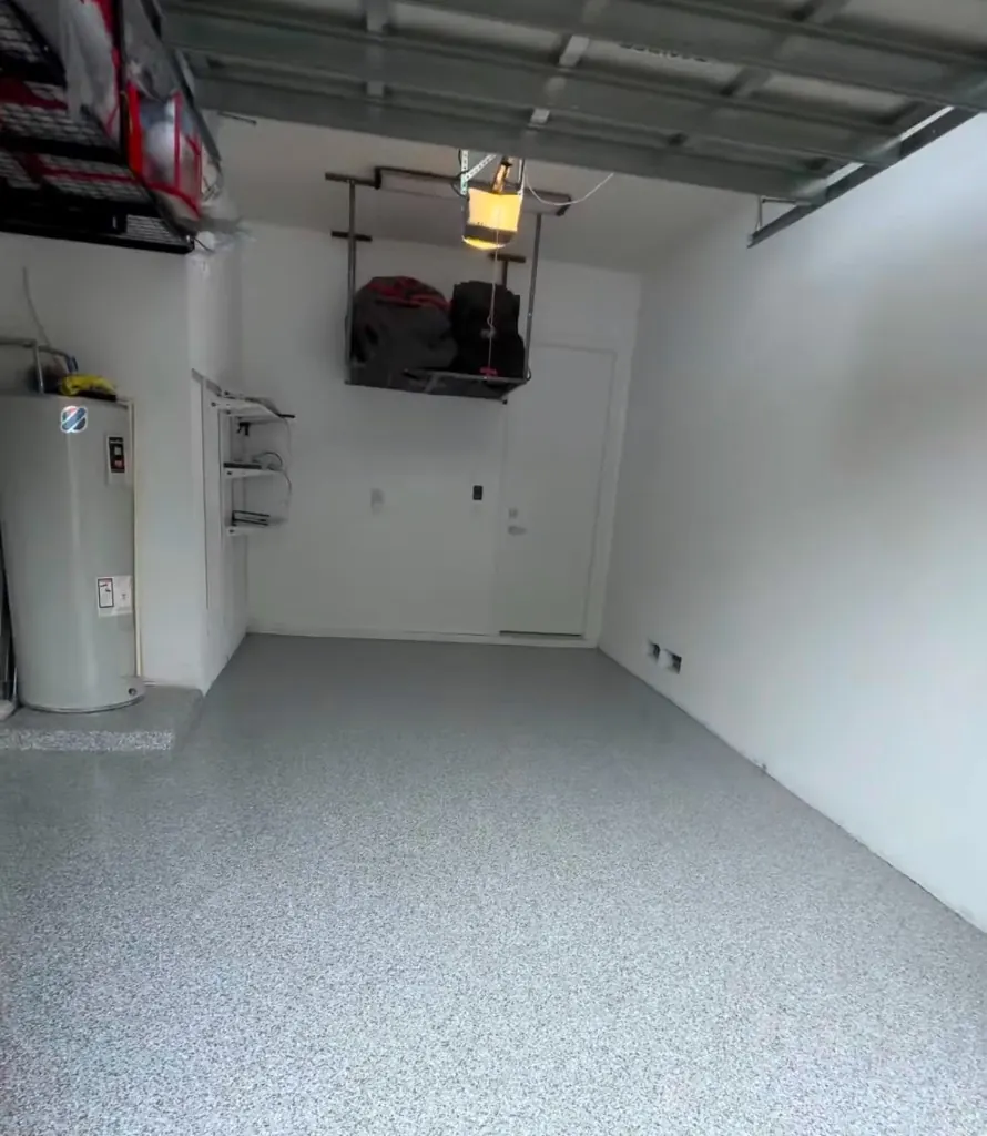 Garaje con piso de flake epoxy
